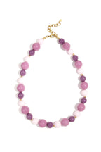 Necklace with beads of different sizes