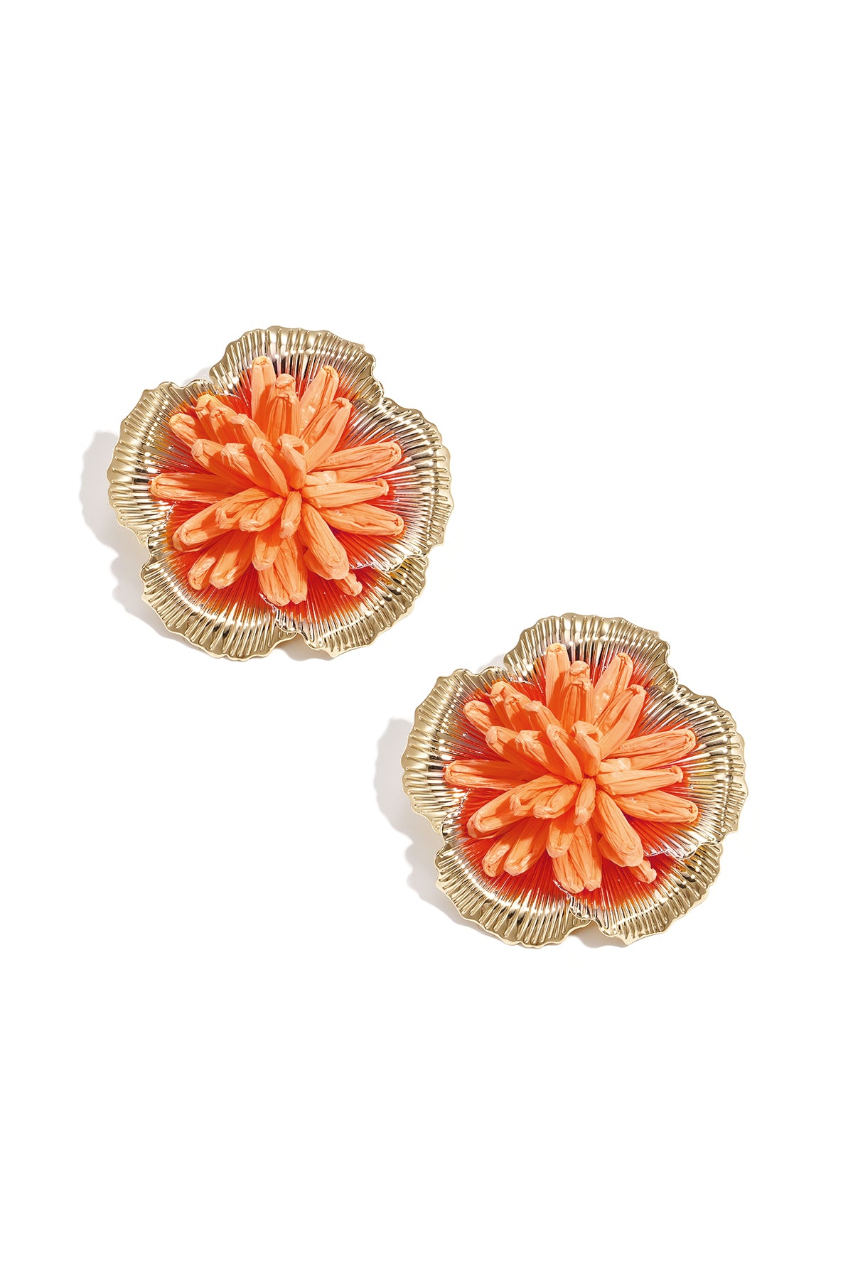 Earrings with 3D raffia flower