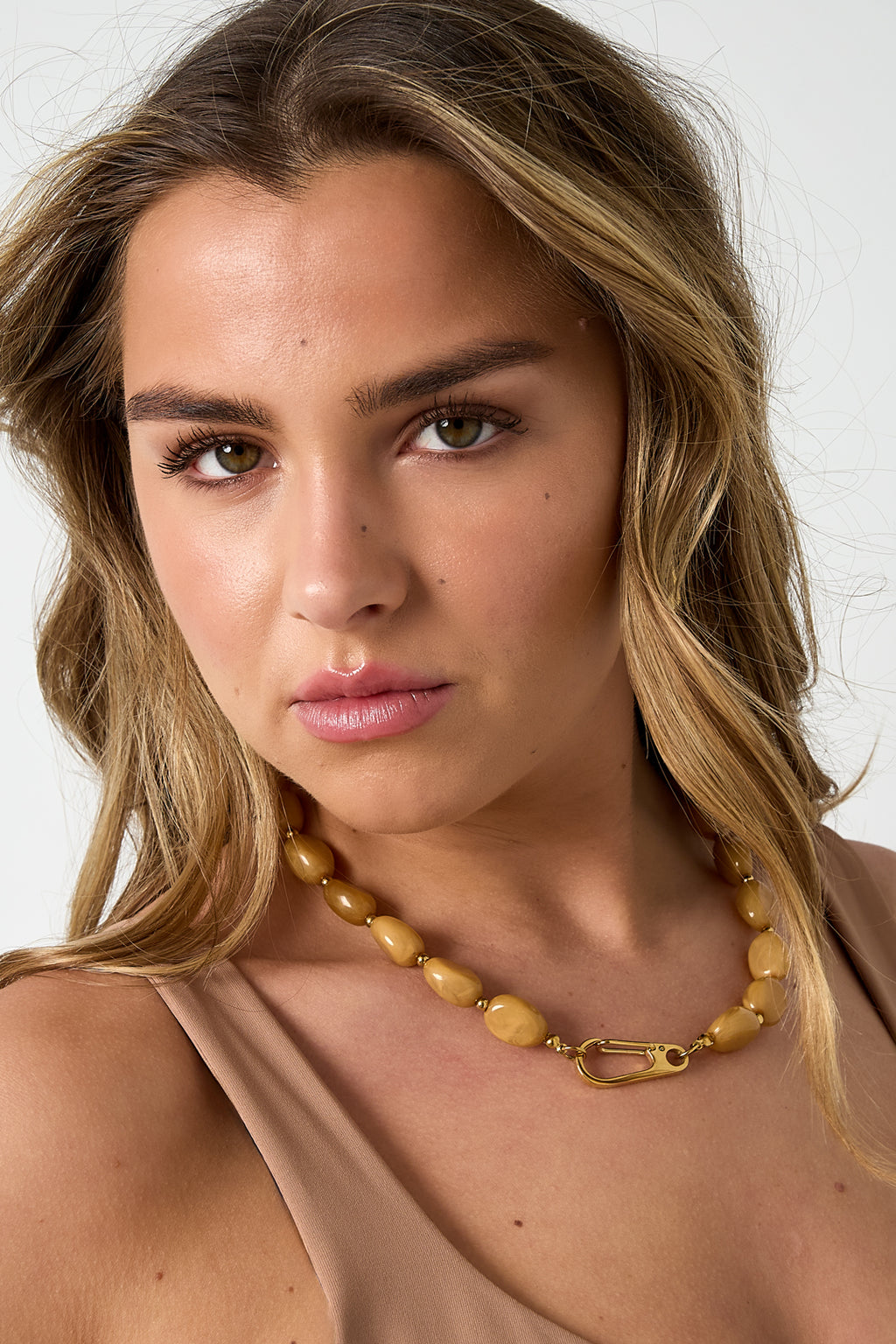 Necklace with beads and front closure design