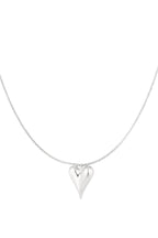 simple necklace with iconic heart medium