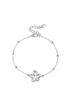 Bracelet with playful flowers in varying sizes