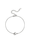Minimalist bracelet with decorated heart
