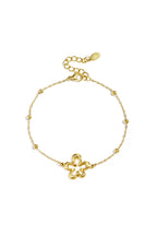 Bracelet with playful flowers in varying sizes