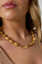 Necklace with beads and front closure design