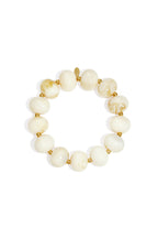 Elastic beaded bracelet with large beads