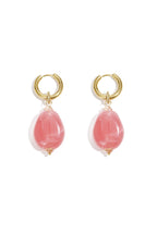 Earrings with asymmetrical bead