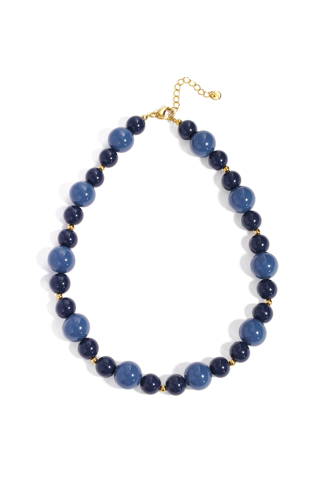 Necklace with beads of different sizes