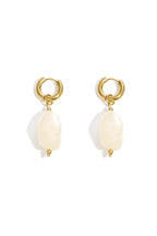 Earrings with organic beads