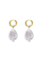 Earrings with asymmetrical bead